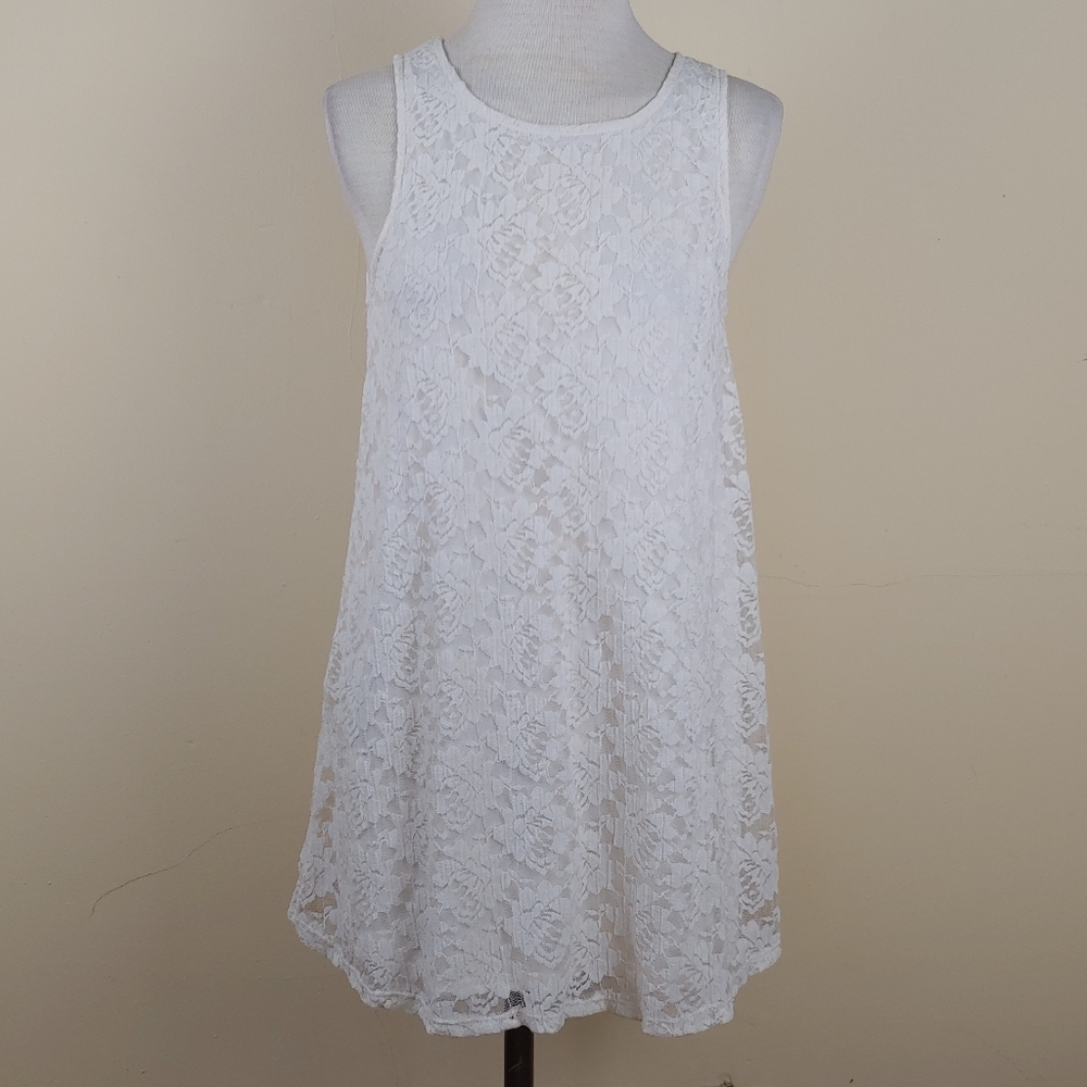 Socialite White Floral Lace Dress. Small